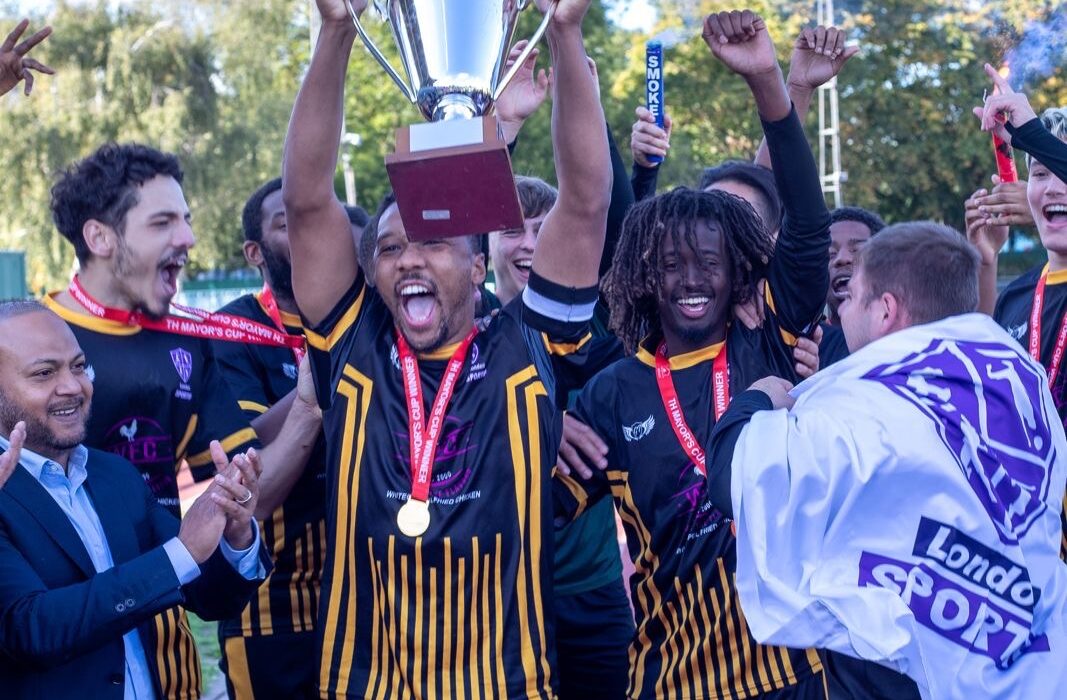 London Sportif trophy lift.