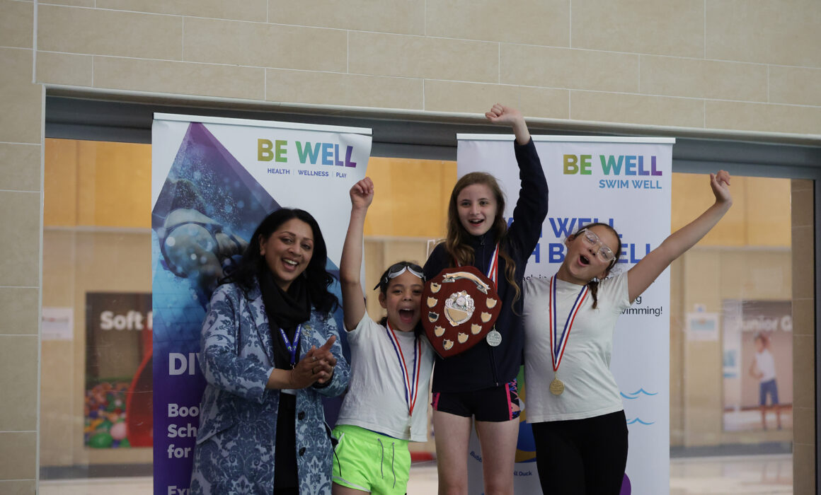 Cllr Khatun with winners